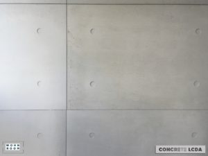 wandverkleidung_beton_slimbeton_scaffolded-2mm_concrete-lcda_wand_wandpaneele_betonwand_betonpaneele_wohn-room