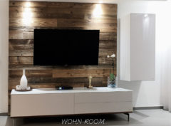 wandverkleidung_holz_scheunenholz_braun_holzwand_holzpaneele_wandpaneele_wand_wohn-room